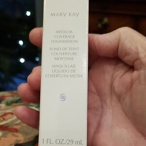 Mary Kay Medium-Coverage Foundation 1 FL. OZ.  IVORY 104
